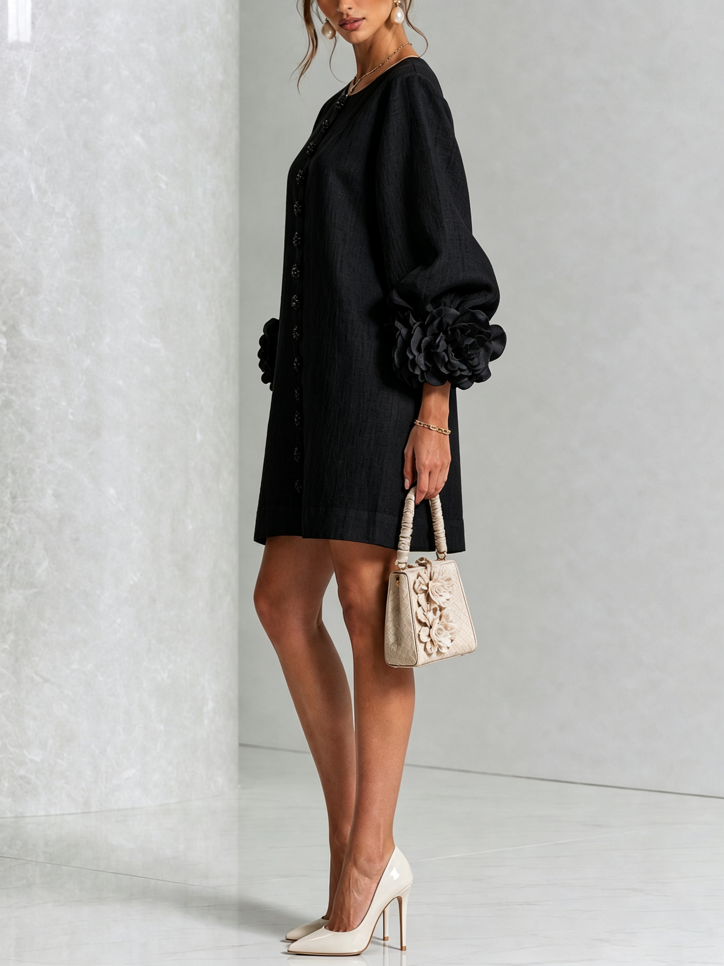Cecilia | Vestido de lino con puños de rosas, negro