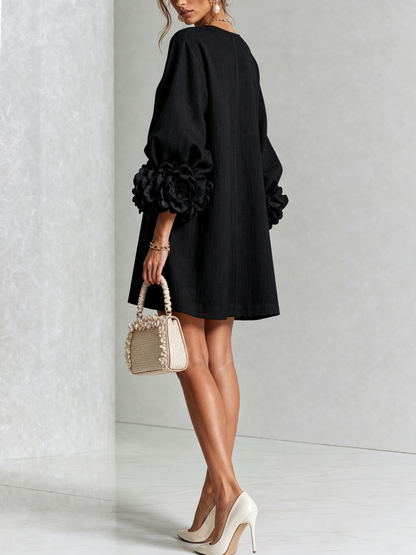 Cecilia | Vestido de lino con puños de rosas, negro