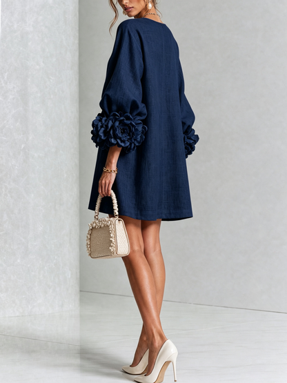 Marina | Vestido de lino con puños de rosas, azul marino