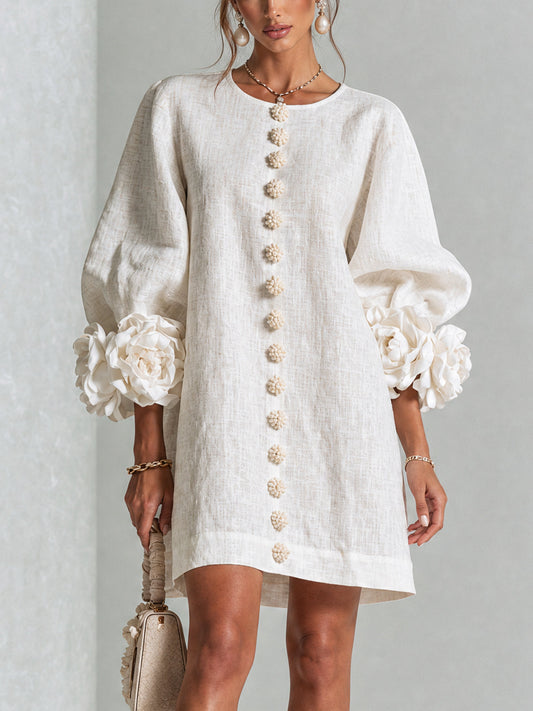 Chiara | Vestido de lino con puños de rosas, blanco